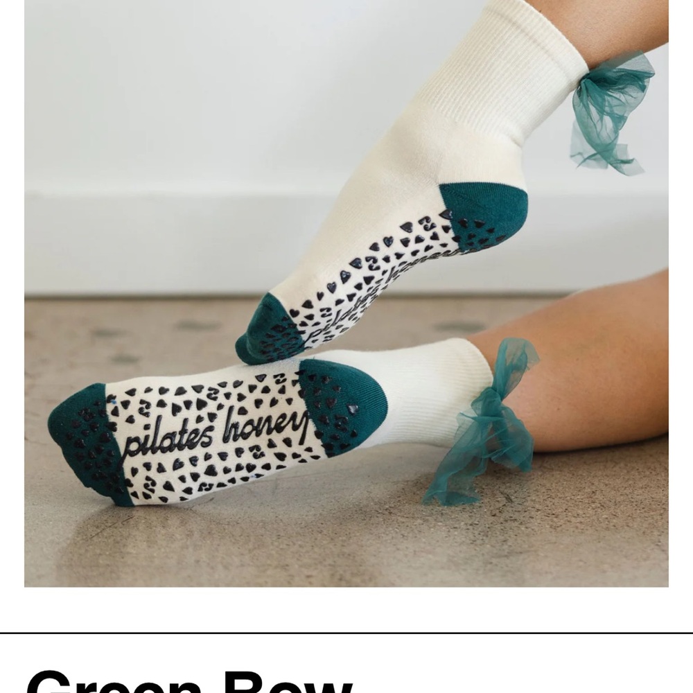 Pilates Honey Green Bow Shorty Crew